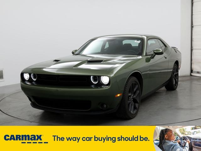2022 dodge challenger sxt