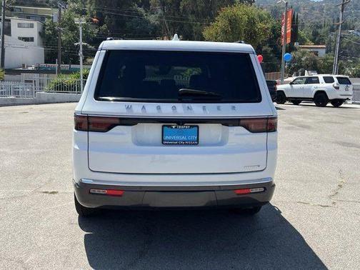 2022 jeep wagoneer