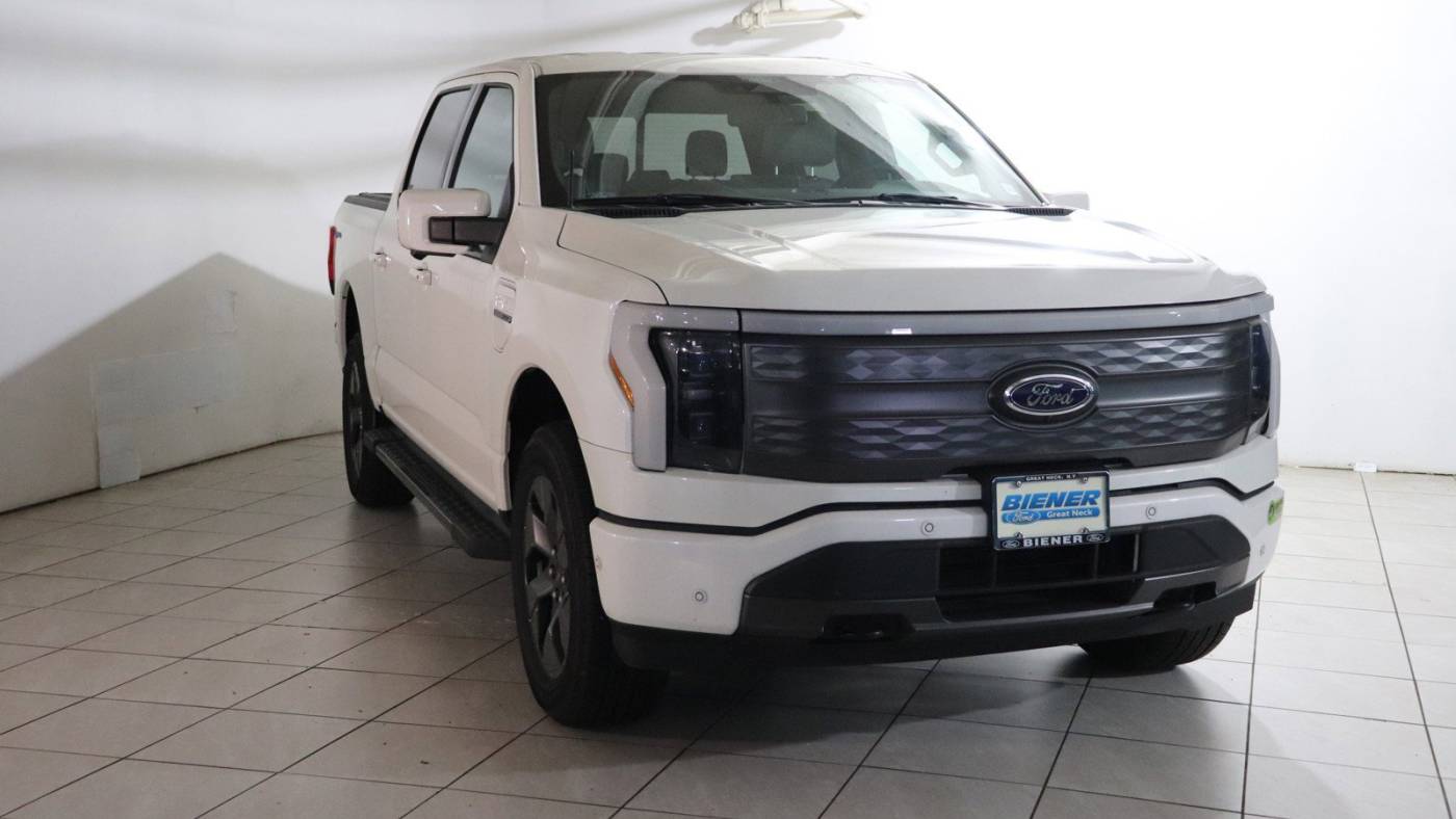 2022 ford f-150 lightning lariat