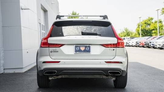 2022 volvo v60 cross country t5