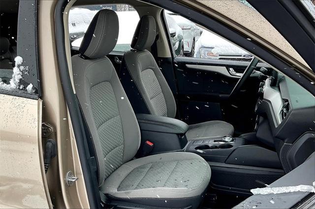 2020 ford escape se