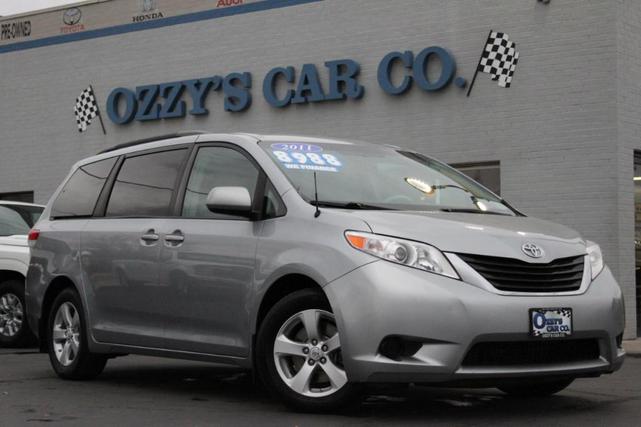 2011 toyota sienna le