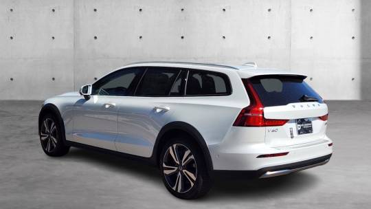 2025 Volvo V60 Cross Country