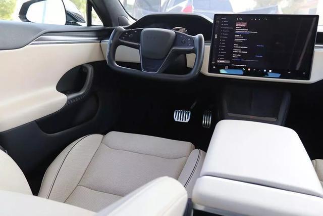 2022 tesla model s plaid