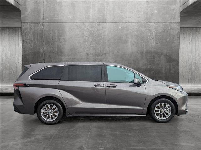 2023 toyota sienna le