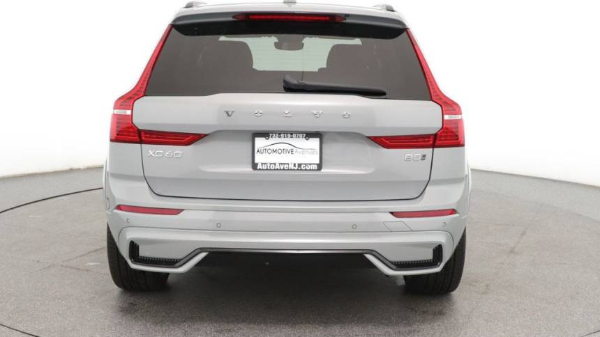 2024 volvo xc60 b5 ultimate dark theme
