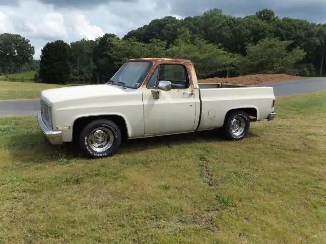 lowered 1985 gmc 1500 shortbed 2wd sierra classic square body. hard to find