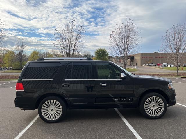 2015 lincoln navigator base