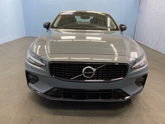 2024 volvo s60 b5 plus dark theme
