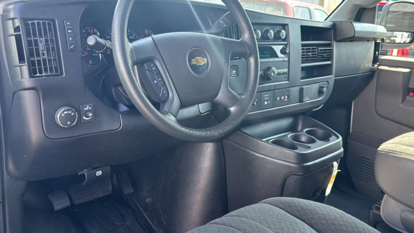 2022 chevrolet express 2500