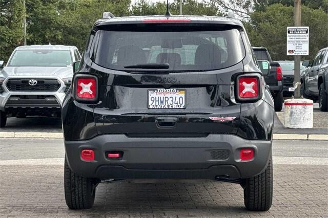2023 jeep renegade trailhawk