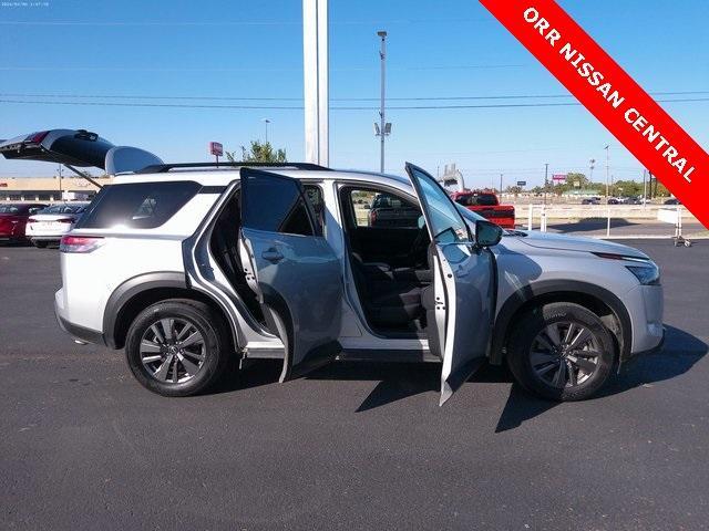 2023 nissan pathfinder sv