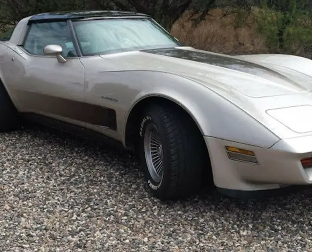 1982 chevrolet corvette stingray fastback collector edition 5.7l v8 automatic