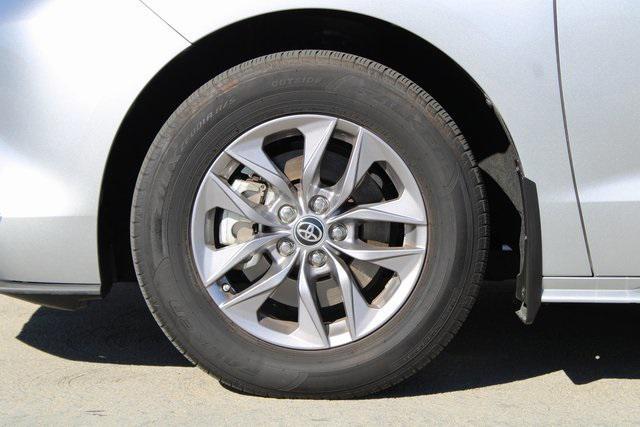 2023 toyota sienna xle