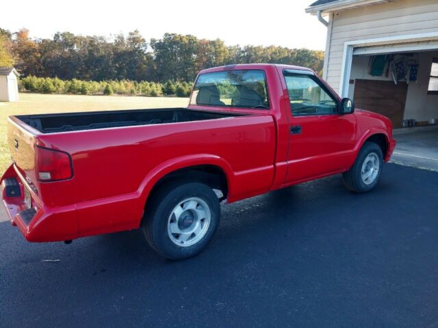 !994 gmc sonoma 4cyl 5 spd air conditioning great condition