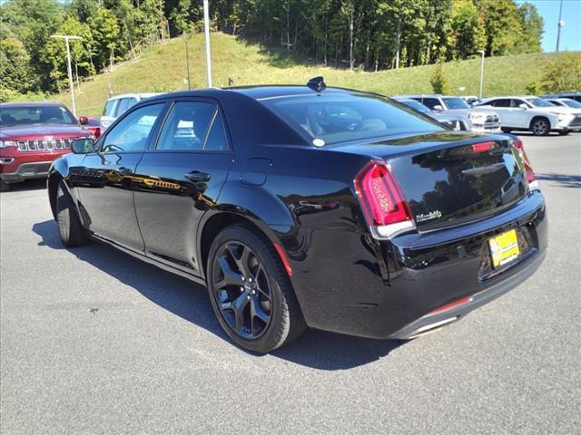2023 chrysler 300 touring