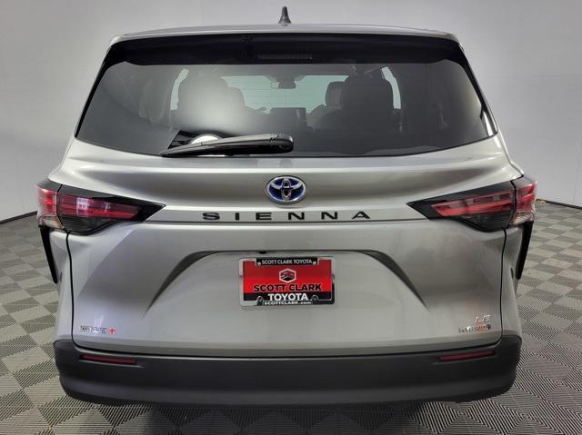 2021 toyota sienna le