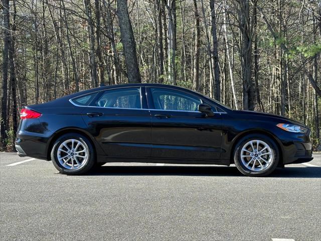 2020 ford fusion se