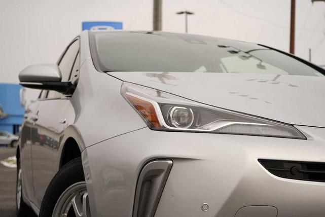 2019 toyota prius le