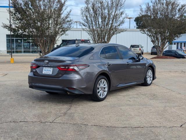 2023 toyota camry le