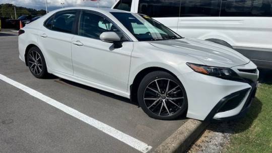 2022 toyota camry hybrid se