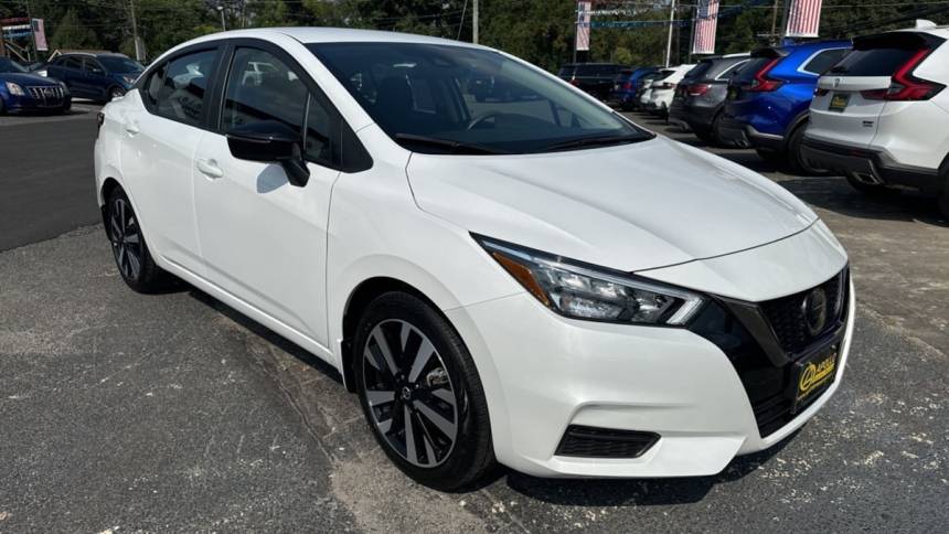 2022 nissan versa sr
