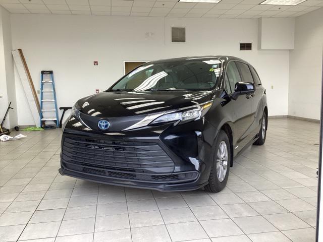 2021 toyota sienna le