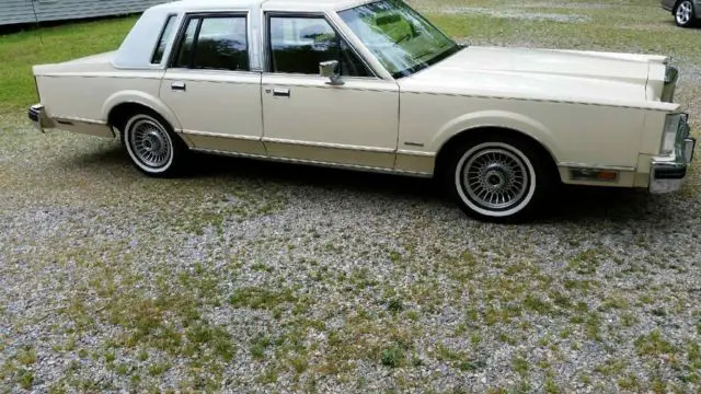1983 lincoln town car