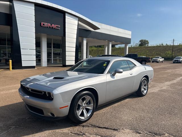 2022 dodge challenger sxt