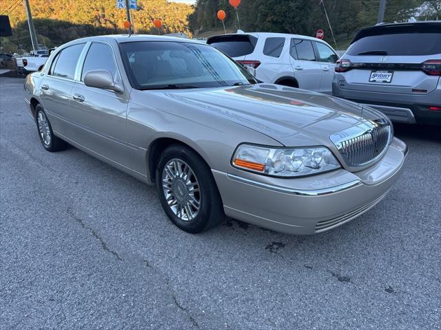 2010 lincoln town car signature