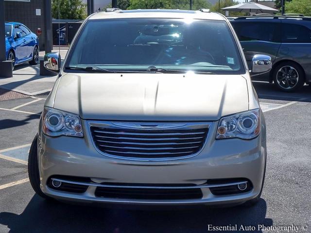 2013 chrysler town & country limited