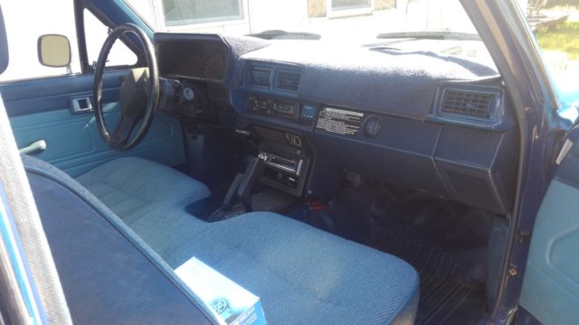1986 toyota 4x4 pick up ext cab auto transmission efi22r very clean beautifull