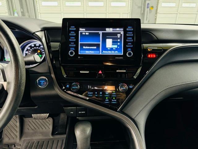 2022 toyota camry hybrid le