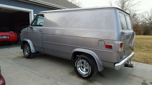 custom chevy shorty van (g10)