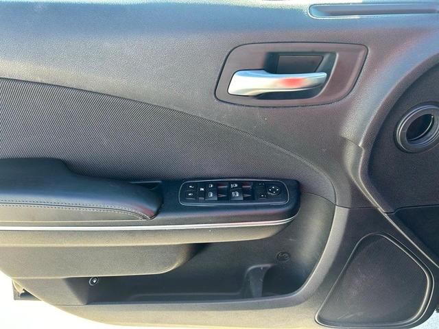 2016 dodge charger se