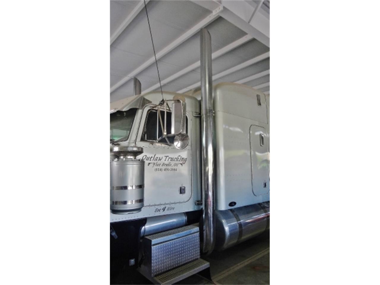 2000 peterbilt truck