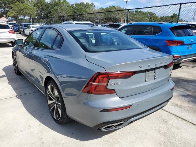 2022 volvo s60 b5 momentum