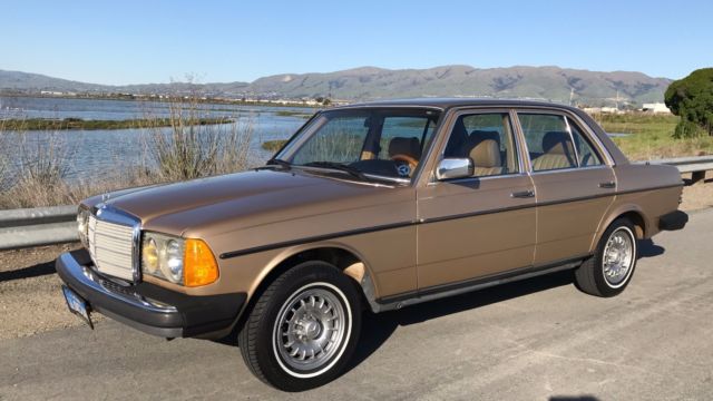 1985 mercedes-benz 300-series 4-door sedan