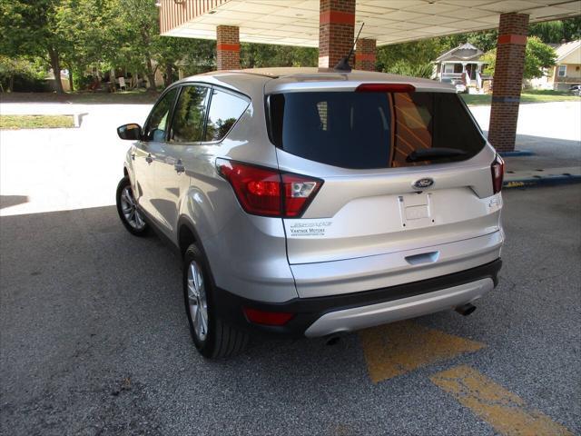 2019 ford escape se