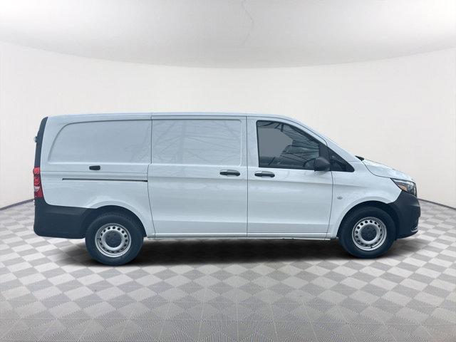2022 mercedes-benz metris base