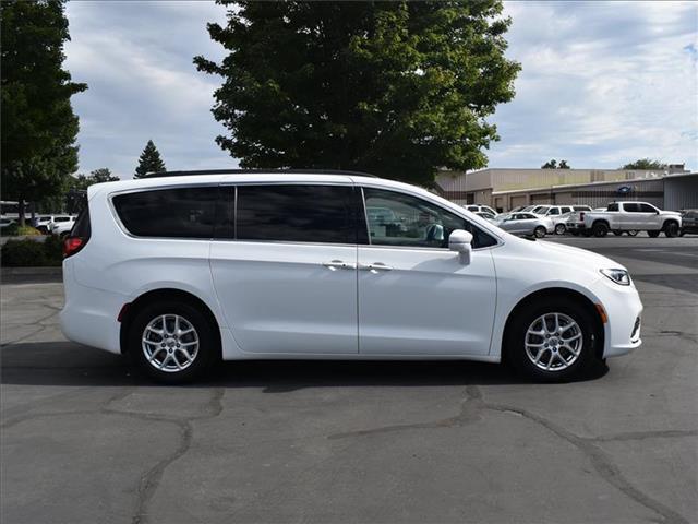 2022 chrysler pacifica touring l