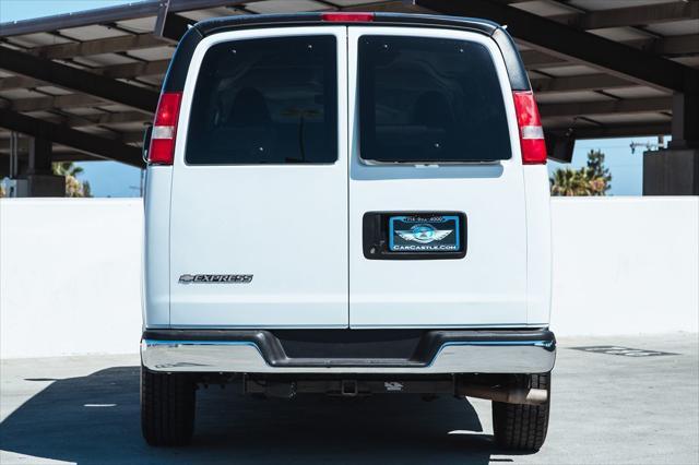 2017 chevrolet express 3500 lt