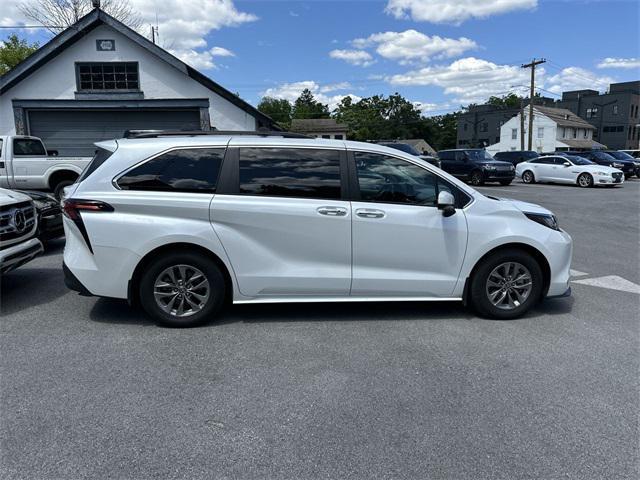 2022 toyota sienna xle 8 passenger