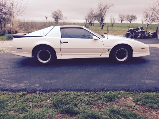 beautiful 1986 white firebird trans am t-tops red grey interior automatic