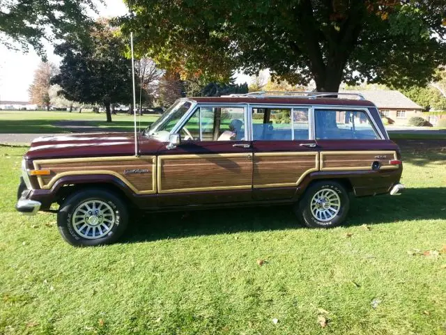 nice! 1988 jeep grand wagoneer 4x4