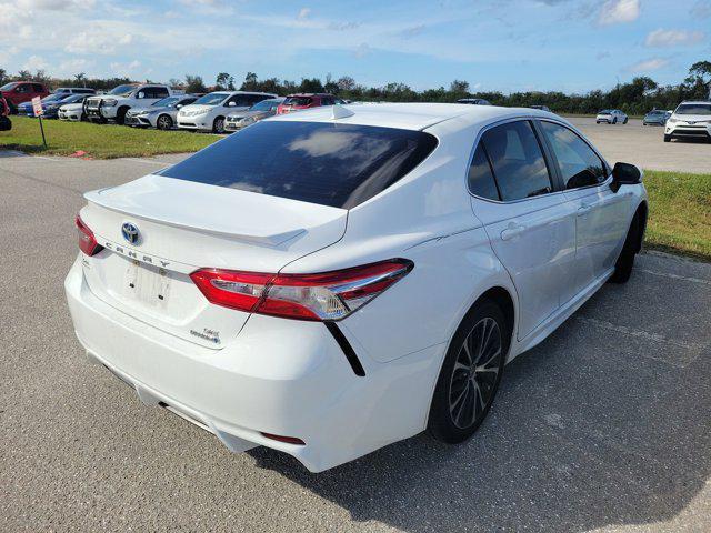 2020 toyota camry se