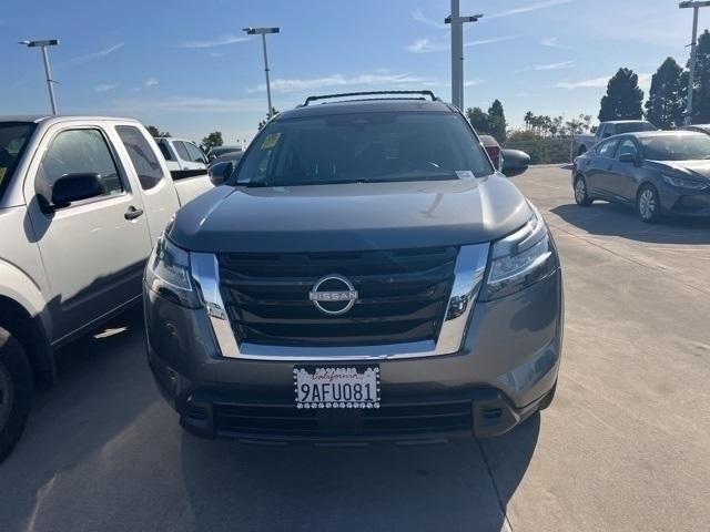2022 nissan pathfinder sv