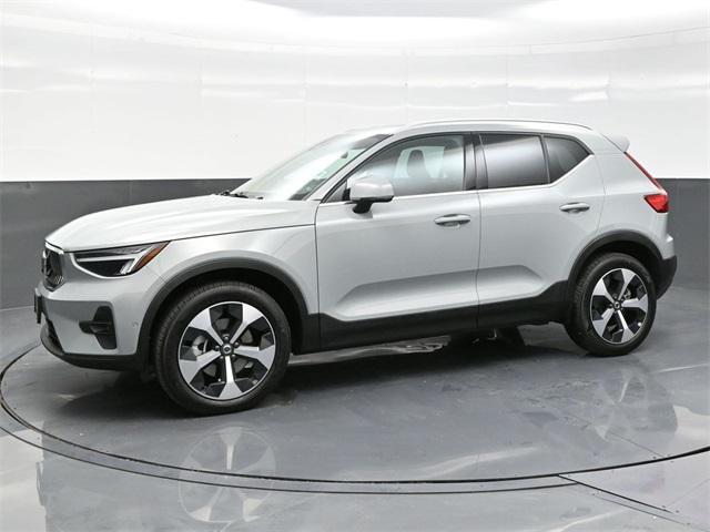 2024 volvo xc40 b5 plus bright theme