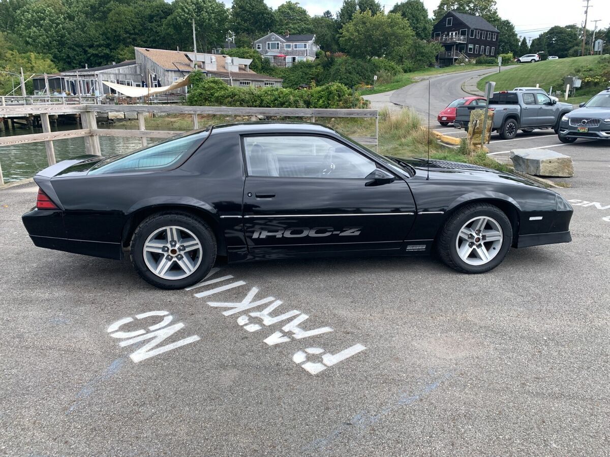 1987 chevrolet camaro iroc z28. 350ci/225hp. automatic, borg warner 9-bolt