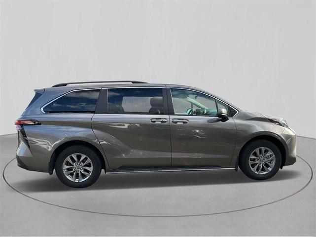 2022 toyota sienna xle